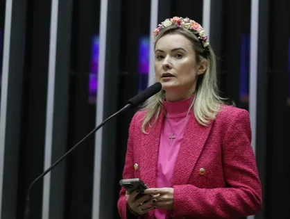 Bolsonaro quer Carlos como senador por SC e avisa deputada Julia Zanatta