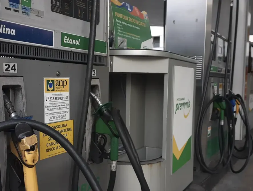 Petrobras reduz preço da gasolina A para as distribuidoras