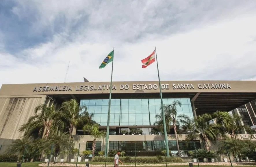 Alesc debate obrigatoriedade da vacina contra Covid-19 em crianças de 6 meses a 5 anos