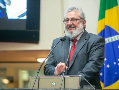 Padre Pedro encerra período como presidente em exercício da Alesc