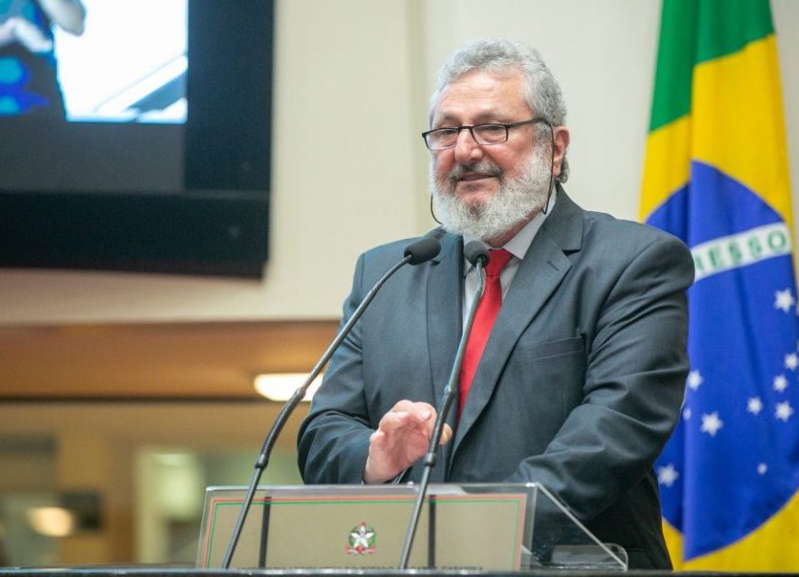 Padre Pedro encerra período como presidente em exercício da Alesc