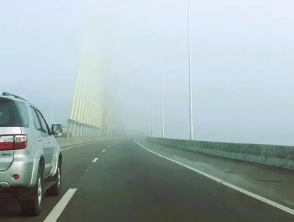 Frio e neblina aumentam riscos nas rodovias: motoristas devem redobrar atenção