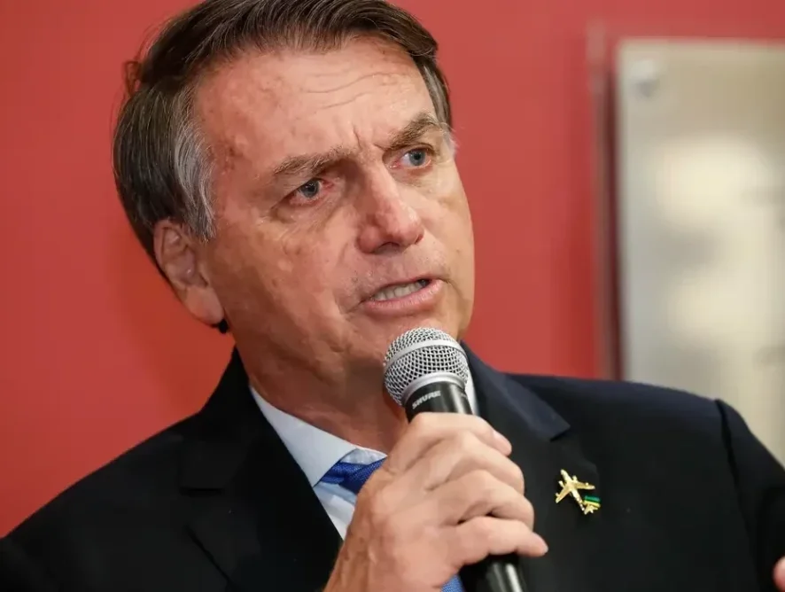 Jair Bolsonaro usará tornozeleira eletrônica e terá que ficar afastado das redes sociais