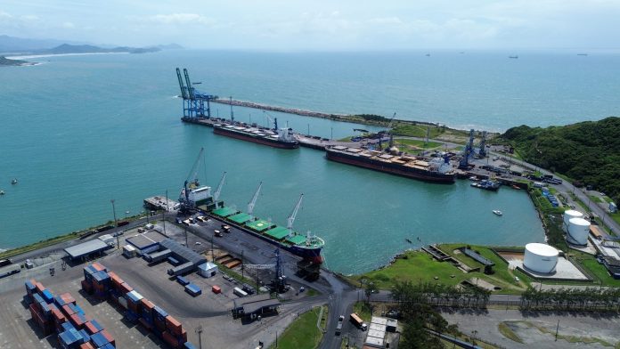 Porto de Imbituba acelera resultados em 2025 e vira referência em logística multimodal no Sul