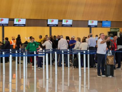Movimento aéreo internacional de passageiros e cargas em SC cresce acima de 62%