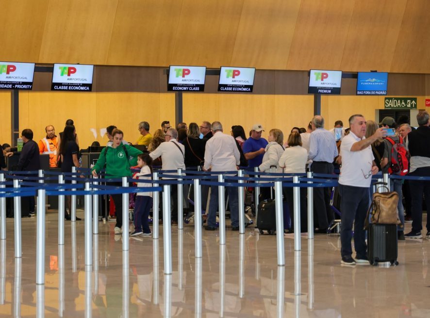 Movimento aéreo internacional de passageiros e cargas em SC cresce acima de 62%