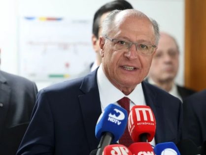 Governo busca acordo para evitar tarifa dos EUA sobre produtos brasileiros