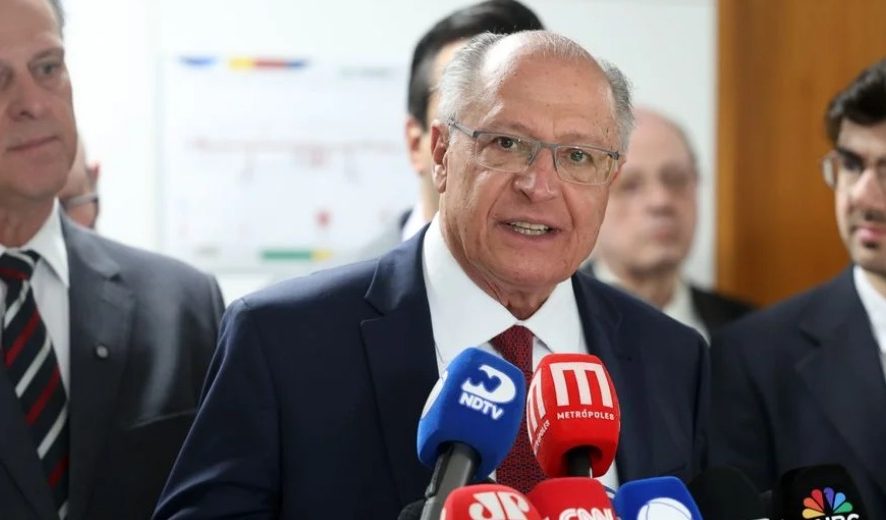 Governo busca acordo para evitar tarifa dos EUA sobre produtos brasileiros