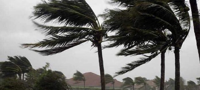 Santa Catarina em alerta: chuvas intensas e ventos de até 100 km/h afetam o estado