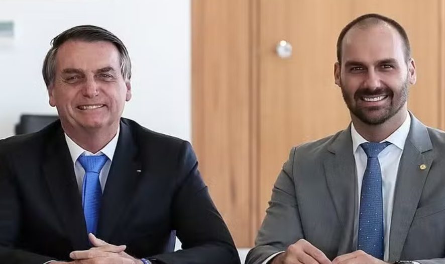 PF indica Jair Bolsonaro e Eduardo por coação e tentativa de golpe