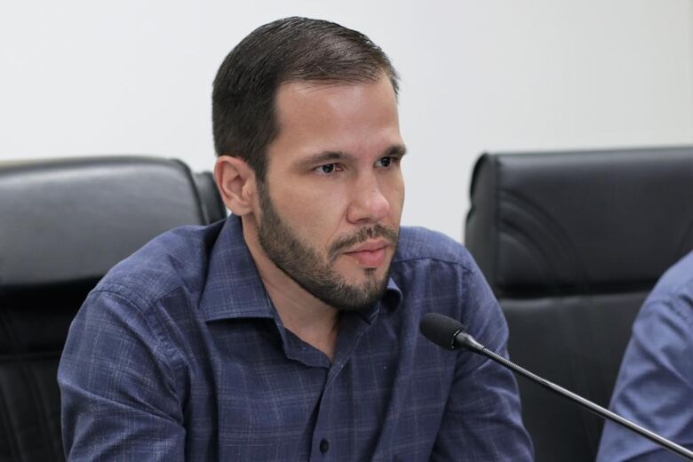 Vereador Almeida propõe moção de apelo à senadora Ivete da Silveira sobre impeachment de ministro do STF