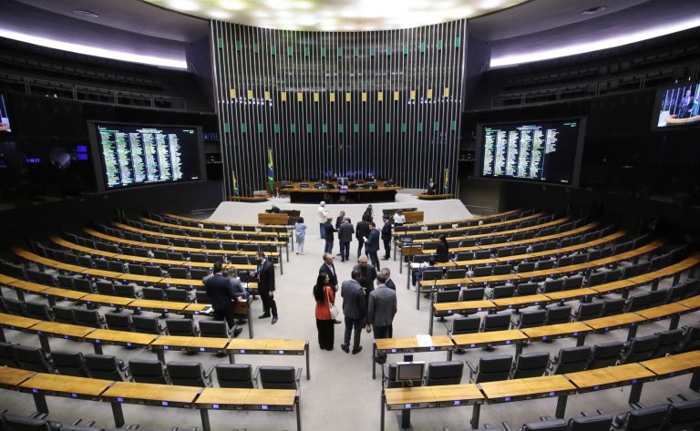 Deputados dão sinal verde para isenção do IR a 10 milhões de brasileiros