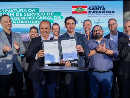 Jorginho Mello assina ordem de serviço para a maior obra de dragagem do Brasil na Baía da Babitonga