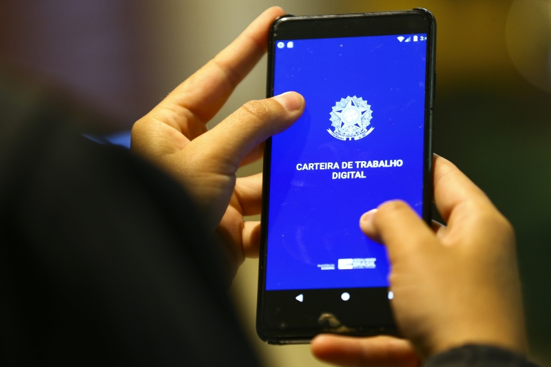 Pelo Estado 1/10: Quase duas mil vagas de trabalho a menos em SC