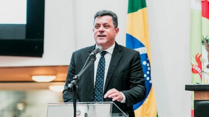Pelo Estado 23/09: PEC da Blindagem é questionada por ambos os lados