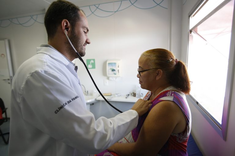 Deputados cobram mais ações públicas em prol dos pacientes com fibromialgia e hipertensão pulmonar