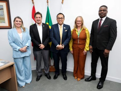 Cônsul da Malásia faz primeira visita a SC para cooperação em comércio, tecnologia e educação DestaquePolítica Cônsul da Malásia faz primeira visita a SC para cooperação em comércio, tecnologia e educação