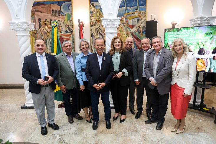 Governo de SC sanciona lei que aprimora Universidade Gratuita e Fumdesc