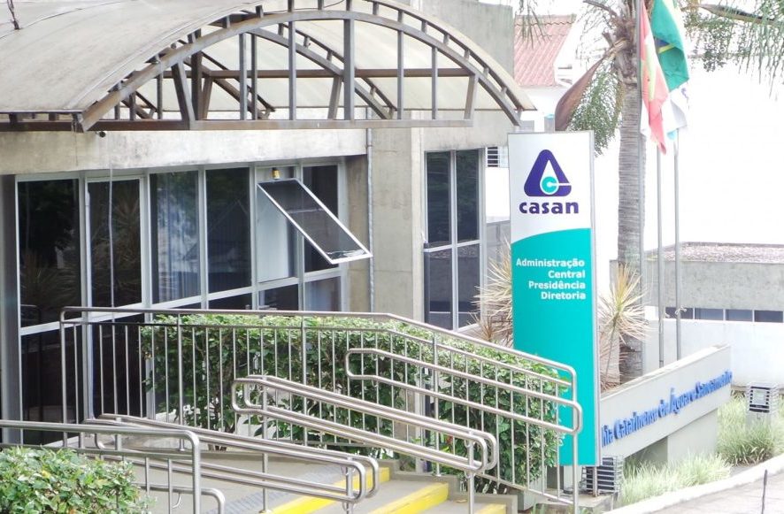 Consumidores da Casan terão redução de 4,21% na tarifa de água e esgoto