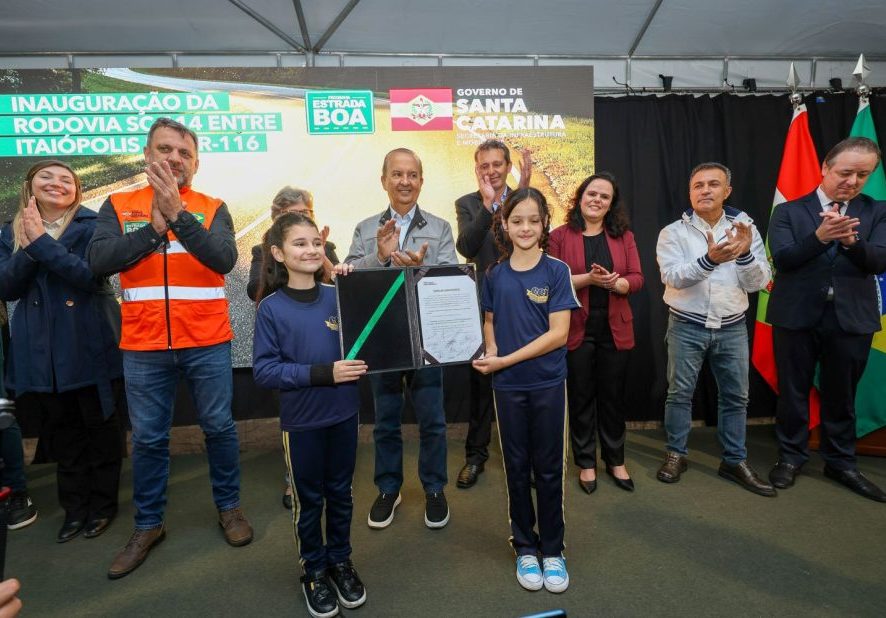 No aniversário de Itaiópolis, governador entrega revitalização da rodovia SC-114