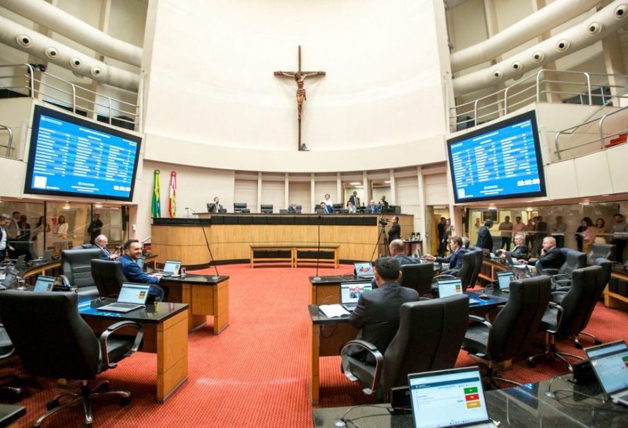 Plenário aprova projetos sobre Bombeiros e manobra que pode salvar vidas