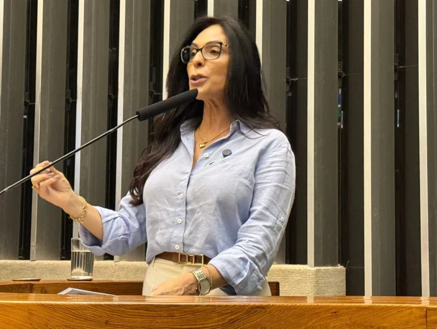 Câmara aprova projeto que permite ao pai antecipar férias no nascimento ou adoção de filhos