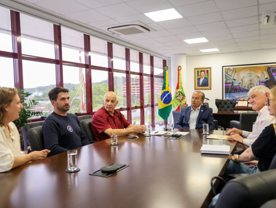 Em reunião com apicultores, governador encaminha demandas para valorização da cadeia produtiva do mel