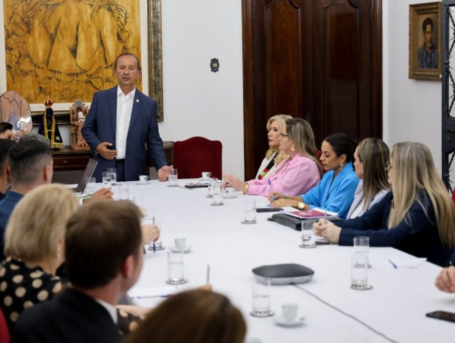 Governador coordena primeira reunião de trabalho do programa Catarinas por Elas
