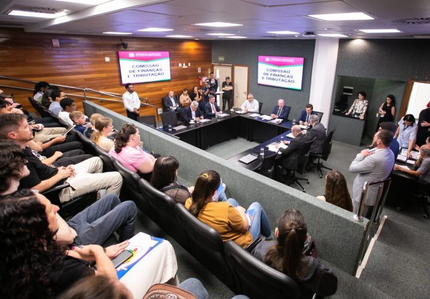 Segue para o Plenário MP que altera programa de auxílio a estudantes de graduação