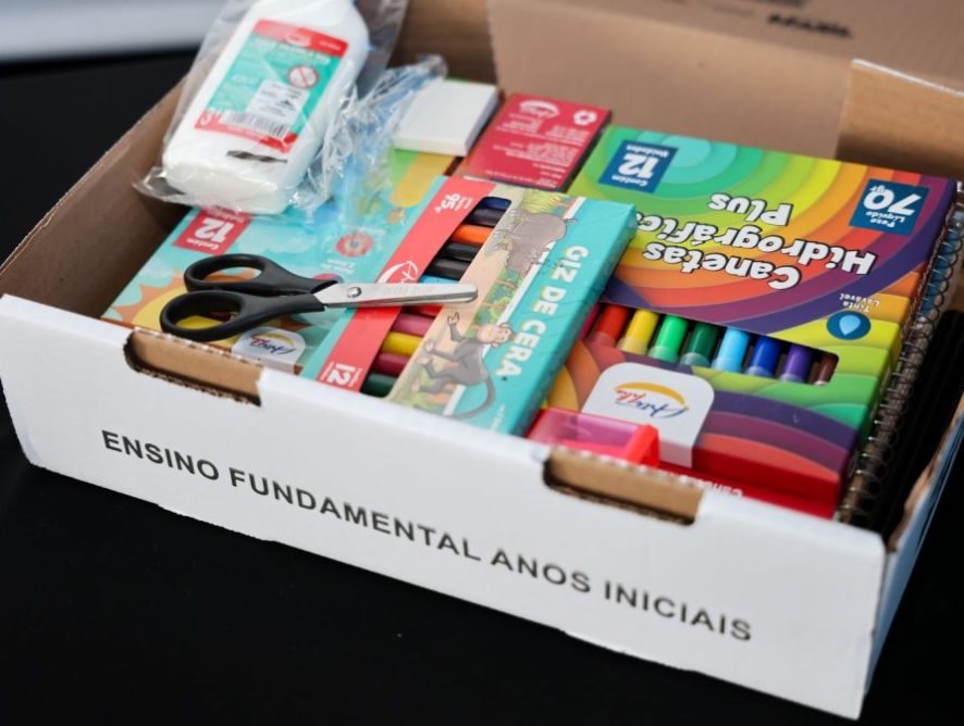 Estudantes da rede estadual de ensino receberão kits completos de material escolar para o ano letivo de 2026