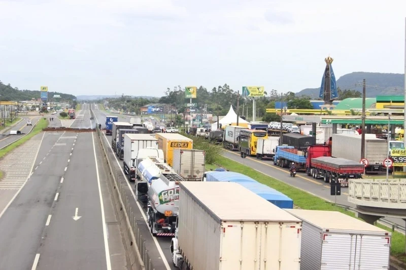 Não há mobilização para paralisação dos caminhoneiros em SC, afirma liderança regional