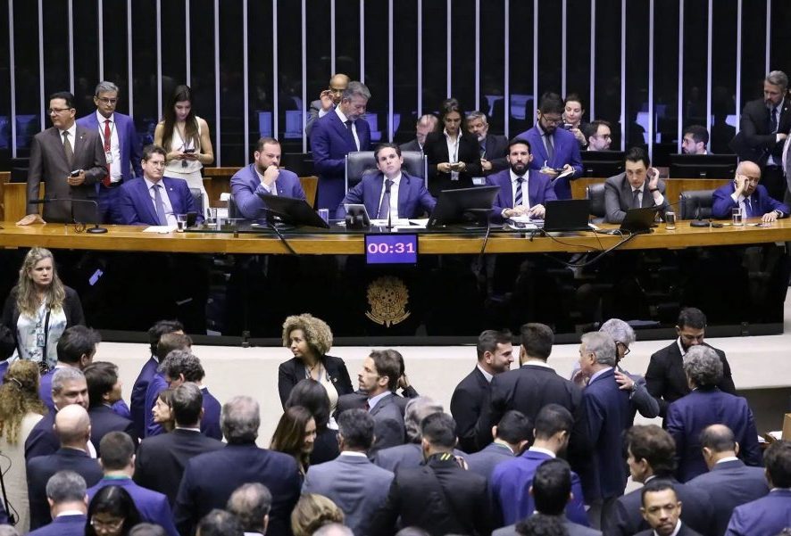 2025 em Brasília, foi um “tira casaco, bota casaco”