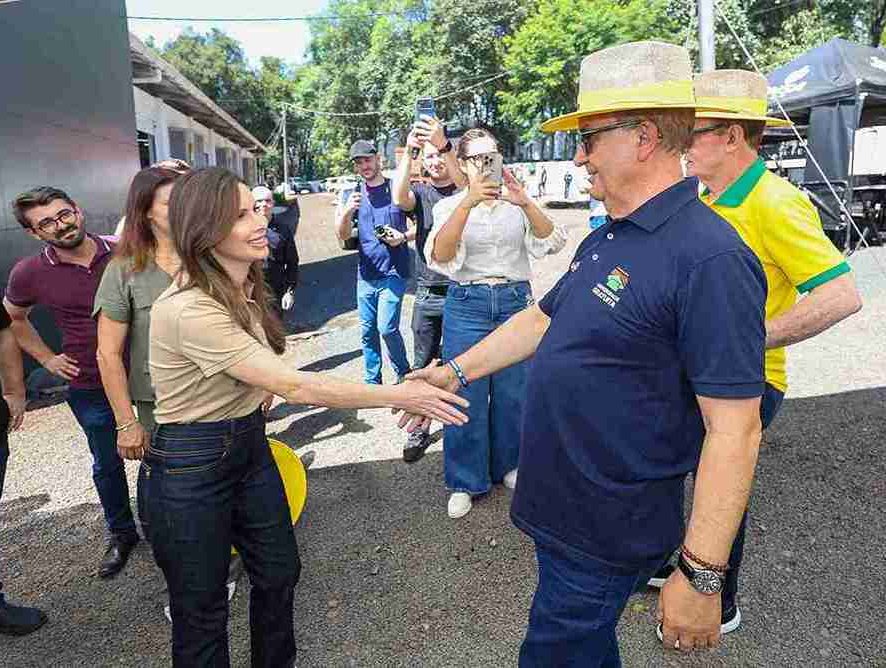 Governador confirma que Carol De Toni seguirá no PL e será candidata ao Senado com Carlos Bolsonaro