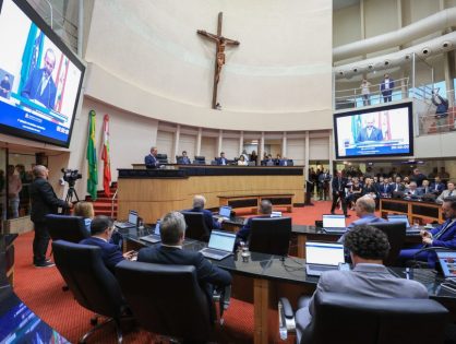 Governador aponta avanços do Estado na abertura do ano legislativo