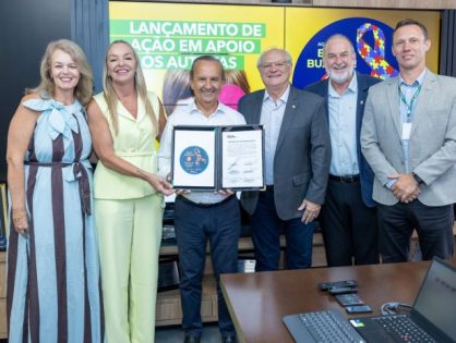 Santa Catarina lança selo Pessoa com Autismo a Bordo com distribuição gratuita