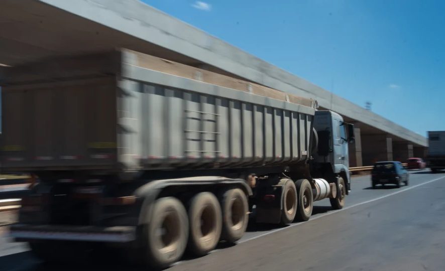 Começam a vigorar novas regras para frete no Brasil