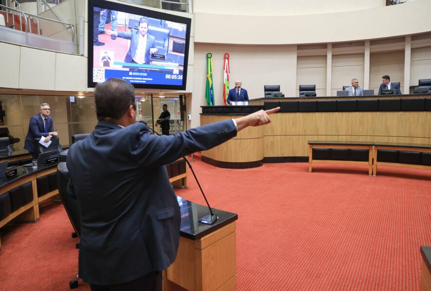 Falta de acordo sobre contrato de concessão da BR-101 revolta deputados