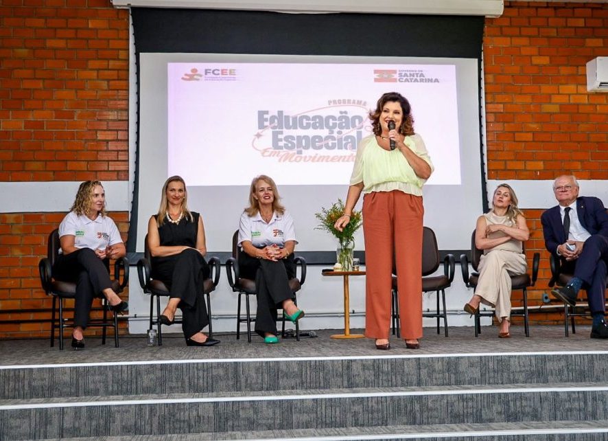 Governo de SC lança Programa Educação Especial em Movimento e promove capacitações para 26 mil profissionais