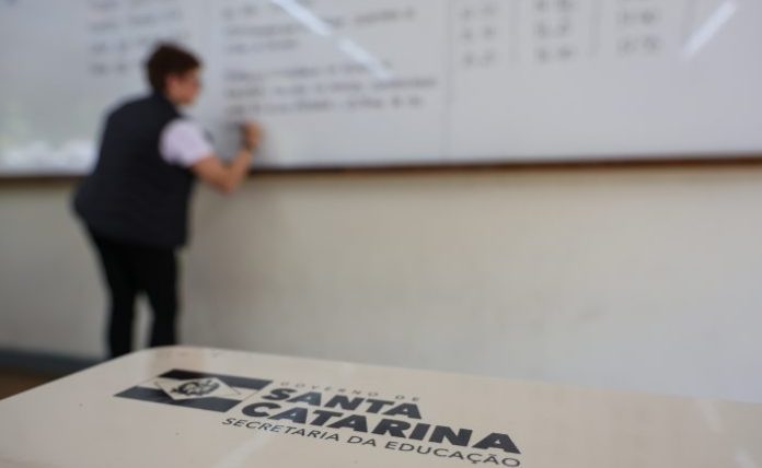 Santa Catarina abre concurso da Educação com previsão de até 10 mil vagas efetivas