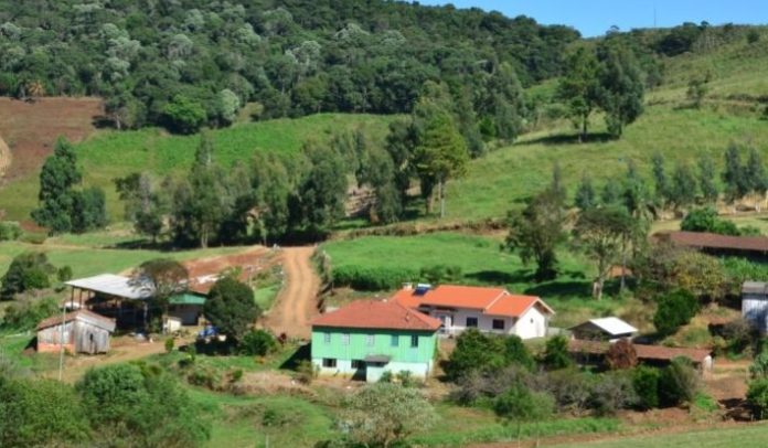 Santa Catarina lança crédito habitacional para jovens e mulheres do campo