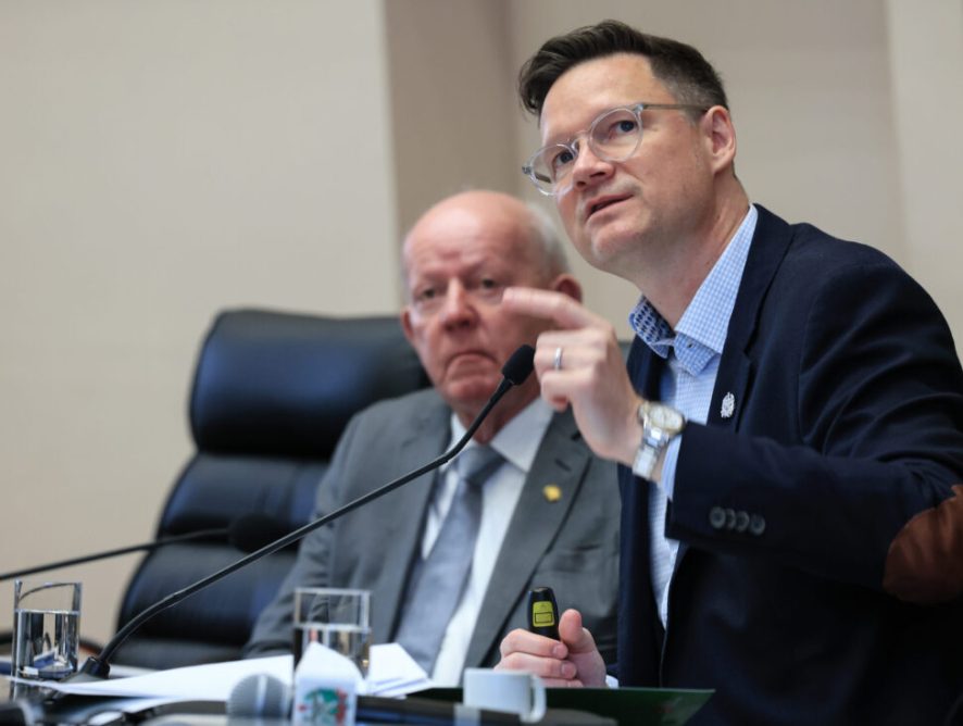 Governo de SC apresenta resultados fiscais de 2025 em audiência pública na Alesc