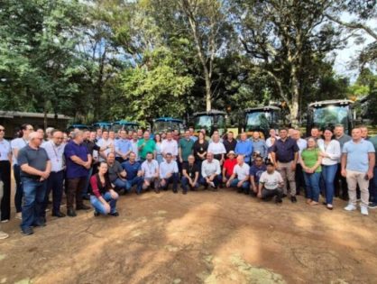 Governo do Estado entrega 43 equipamentos agrícolas em evento realizado em Chapecó