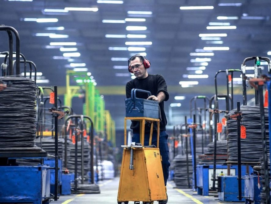 Indústria lidera a criação de empregos em SC no primeiro trimestre com 32,4 mil vagas