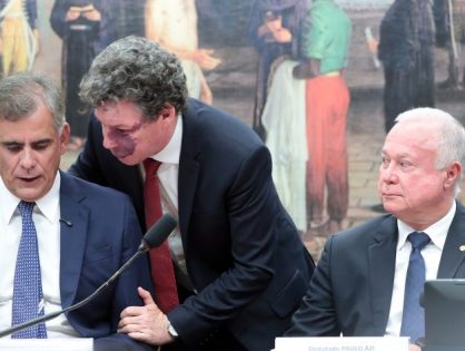 CCJ aprova admissibilidade de propostas que acabam com escala 6X1; Tema avança na Câmara