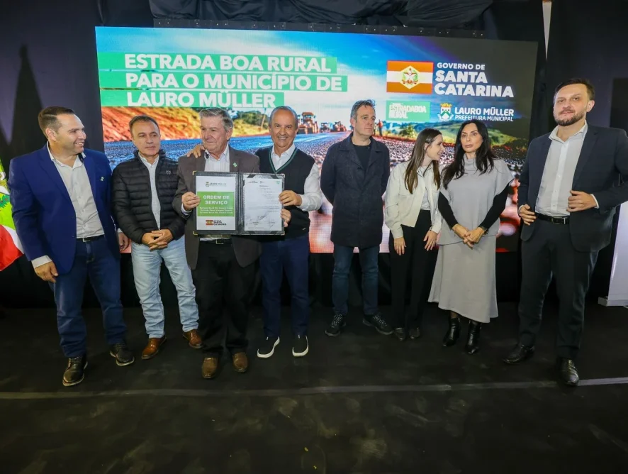 Estrada Boa Rural: governador assina ordem de serviço para pavimentação de três vias em Lauro Müller
