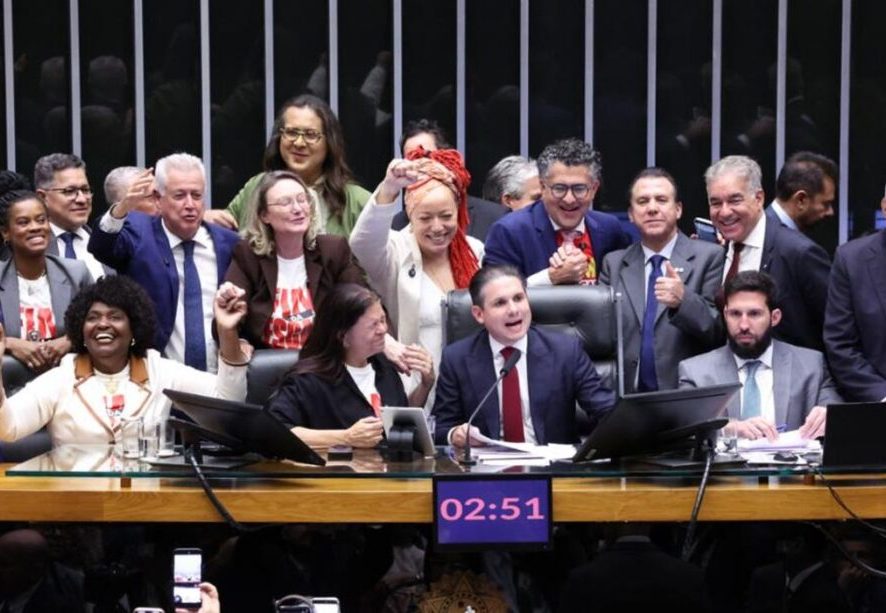 Pelo Estado 29/05: Maioria catarinense em Brasília votou compra PEC 5x2