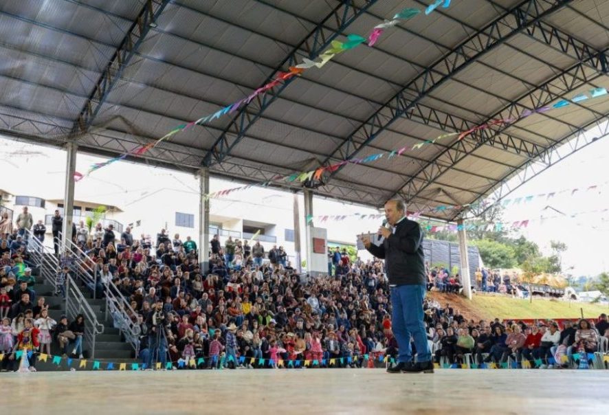 Em Quilombo, governador autoriza R$ 20 milhões em recursos do Estado para obras