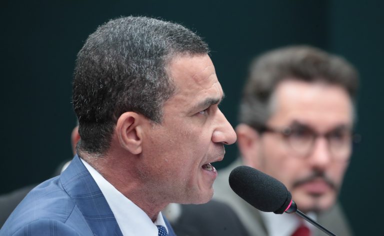 Comissão de Constituição e Justiça aprova PEC que reduz maioridade penal