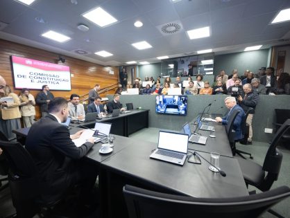 Pelo Estado 15/07: Análise de “nova” política de cotas acaba em polêmica na Alesc