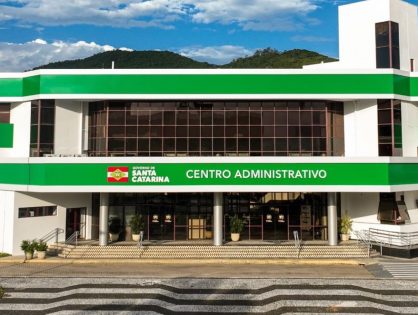 Governador demite sete servidores públicos e cassa quatro aposentadorias; entenda os motivos